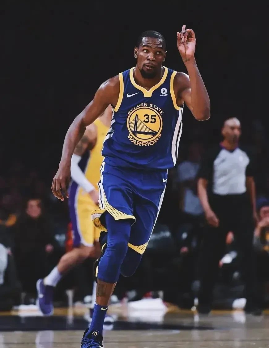 关于杜兰特重返赛场,大比分获胜首场状态出色,G2观众沸腾!再创辉煌时刻的信息 关于杜兰特重返赛场,大比分获胜首场状态出色,G2观众沸腾!再创辉煌时刻的信息