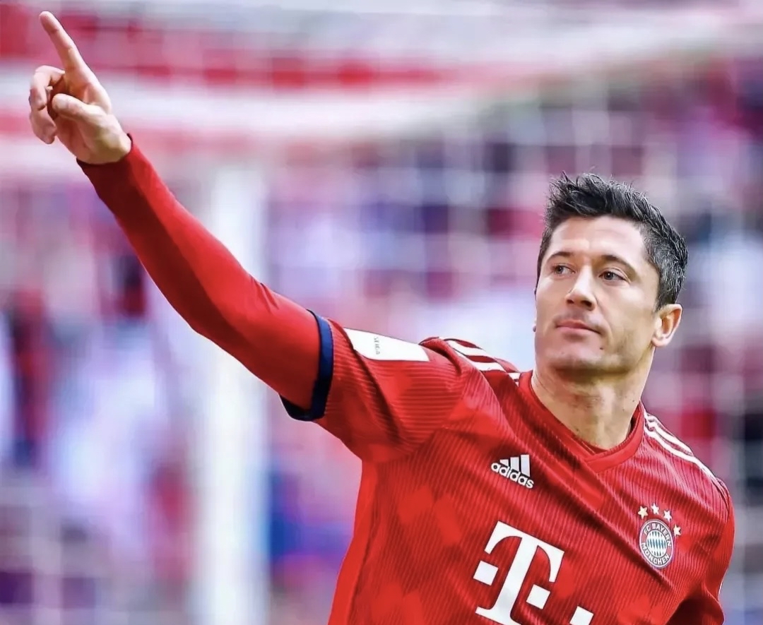 包含莱万多夫斯基在塞尔维亚队比赛中领先优势明显，出色防守引发热议！气势如虹延续的词条