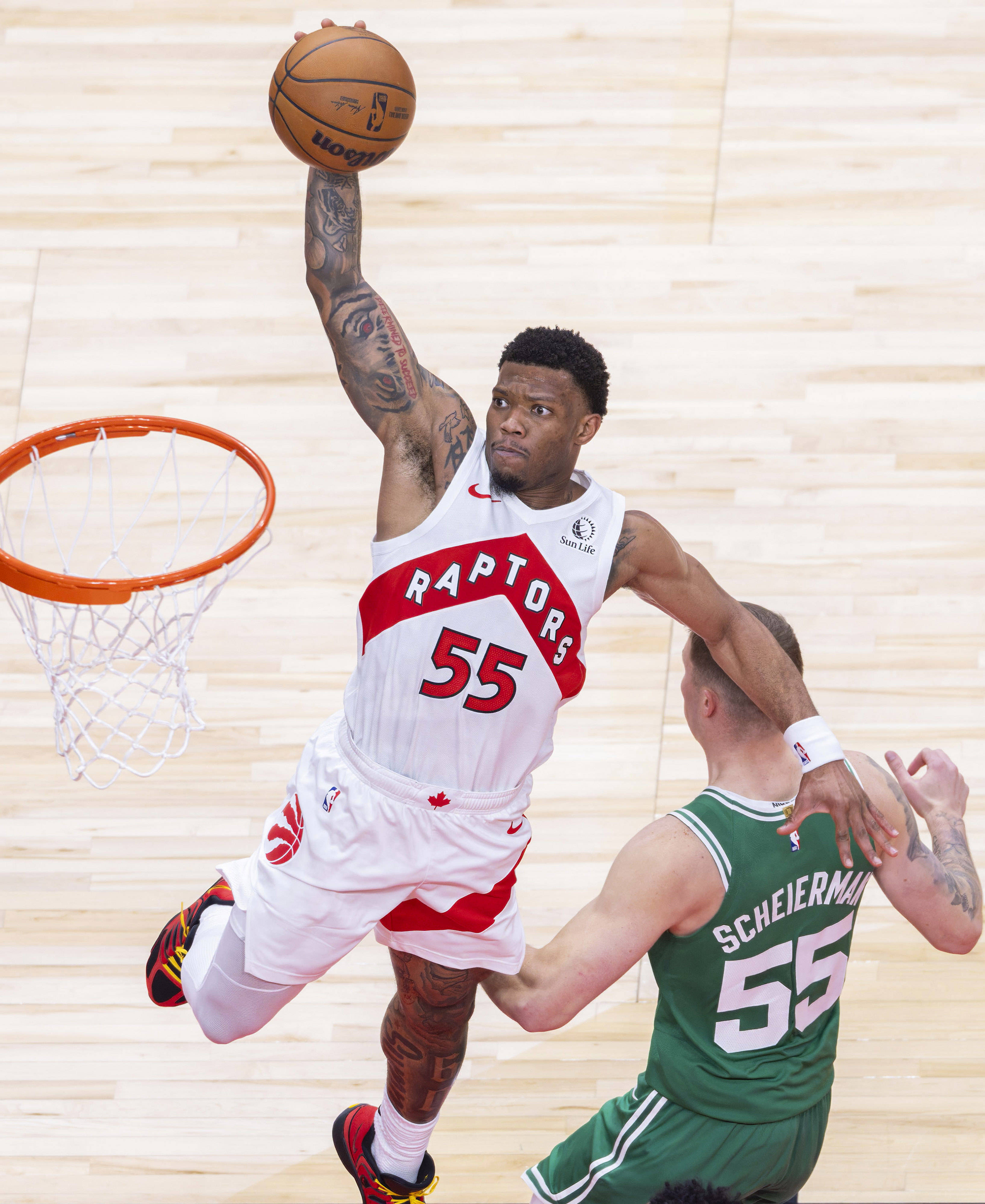 包含NBA总决赛赛前走向成谜，波士顿凯尔特人绝杀压哨，球迷炸锅，更衣室氛围转暖的词条